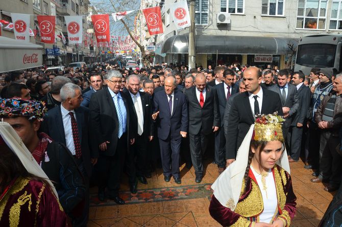 MHP LİDERi DEVLET BAHÇELİ AKHİSARLILAR İLE BULUŞTU